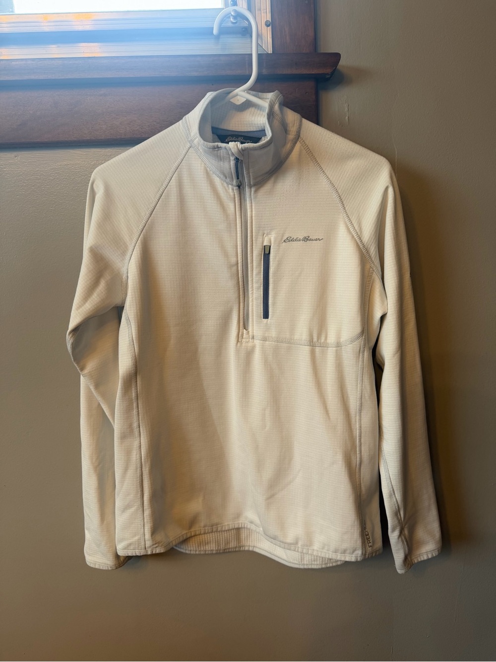 Eddie Bauer Men's White Quarter-Zip Pullover Jacket